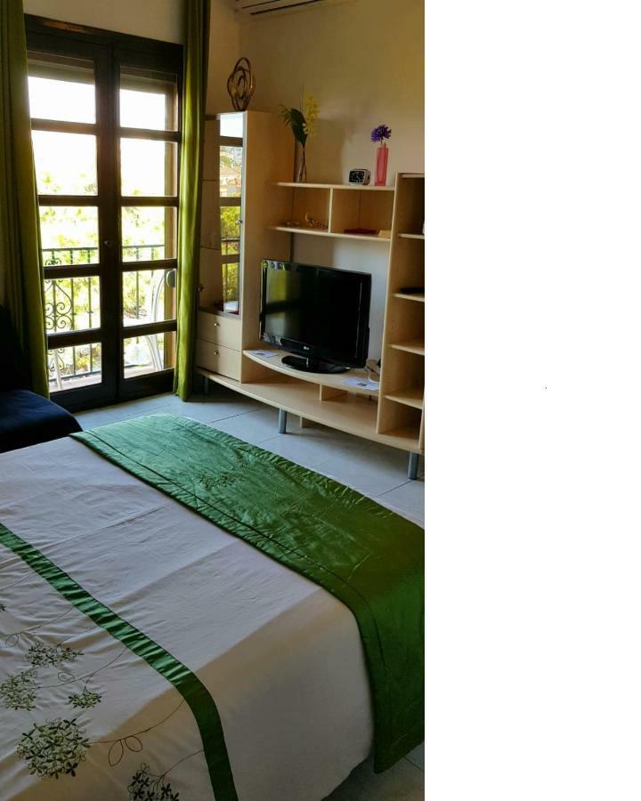 Mansion Alhamar - 2 Bedroom, Frontline Beach, Mountain Views, Full Size Pool, Tennis Courts, Close To Shops, On-Site Bar & Chiringuito Sitio de Calahonda Dış mekan fotoğraf
